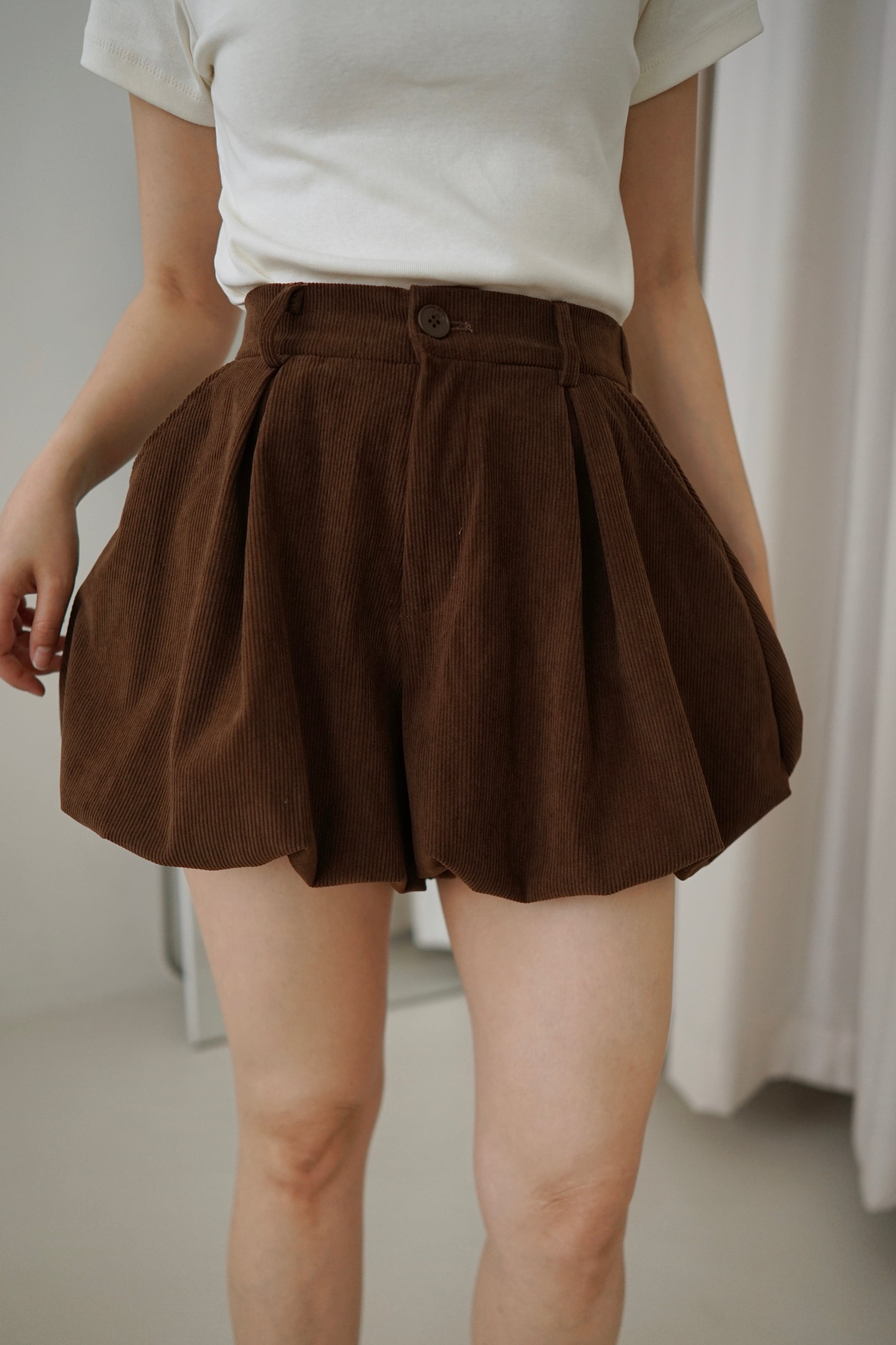 corduroy balloon shorts