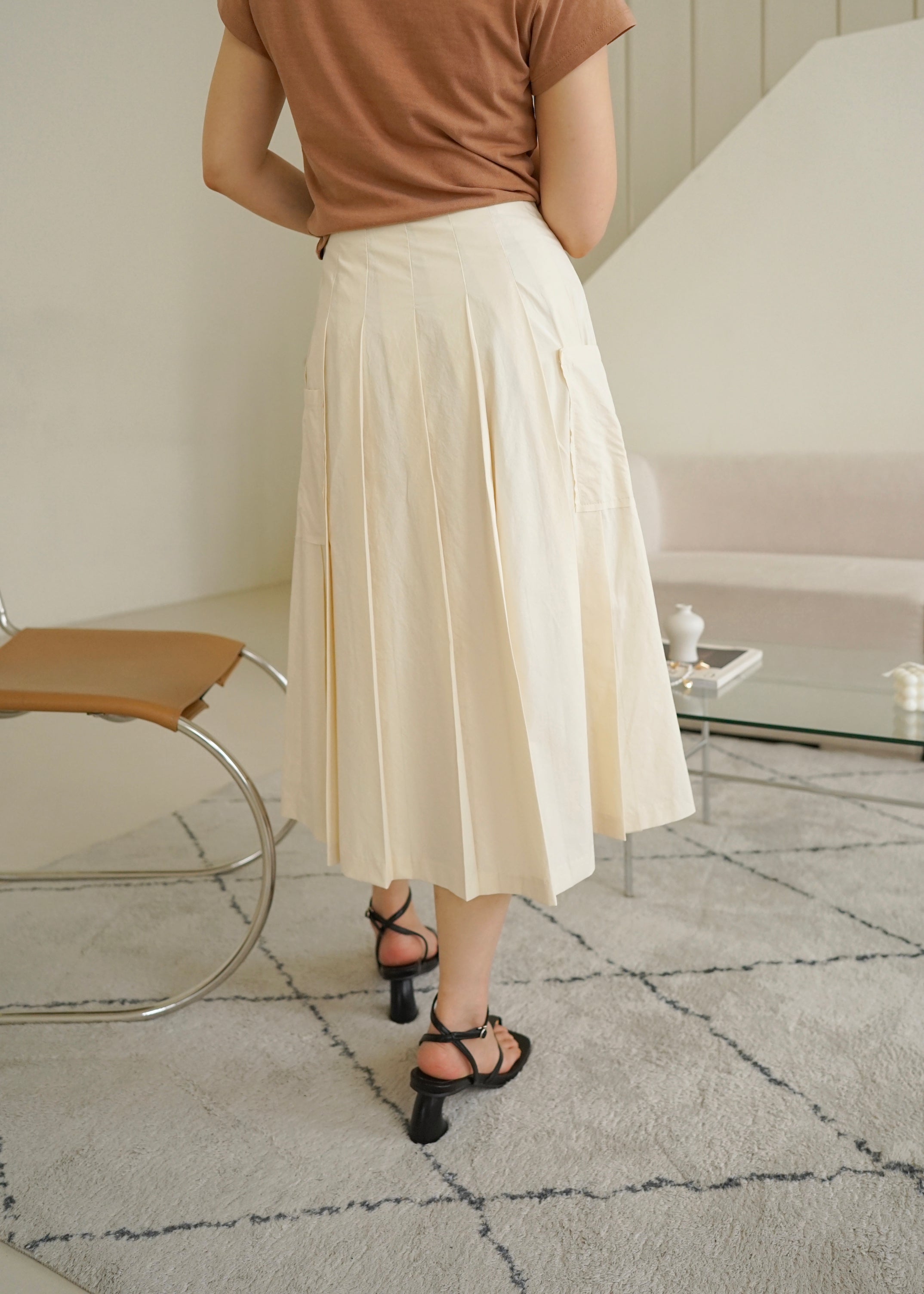 high-rise pleated midi skirt