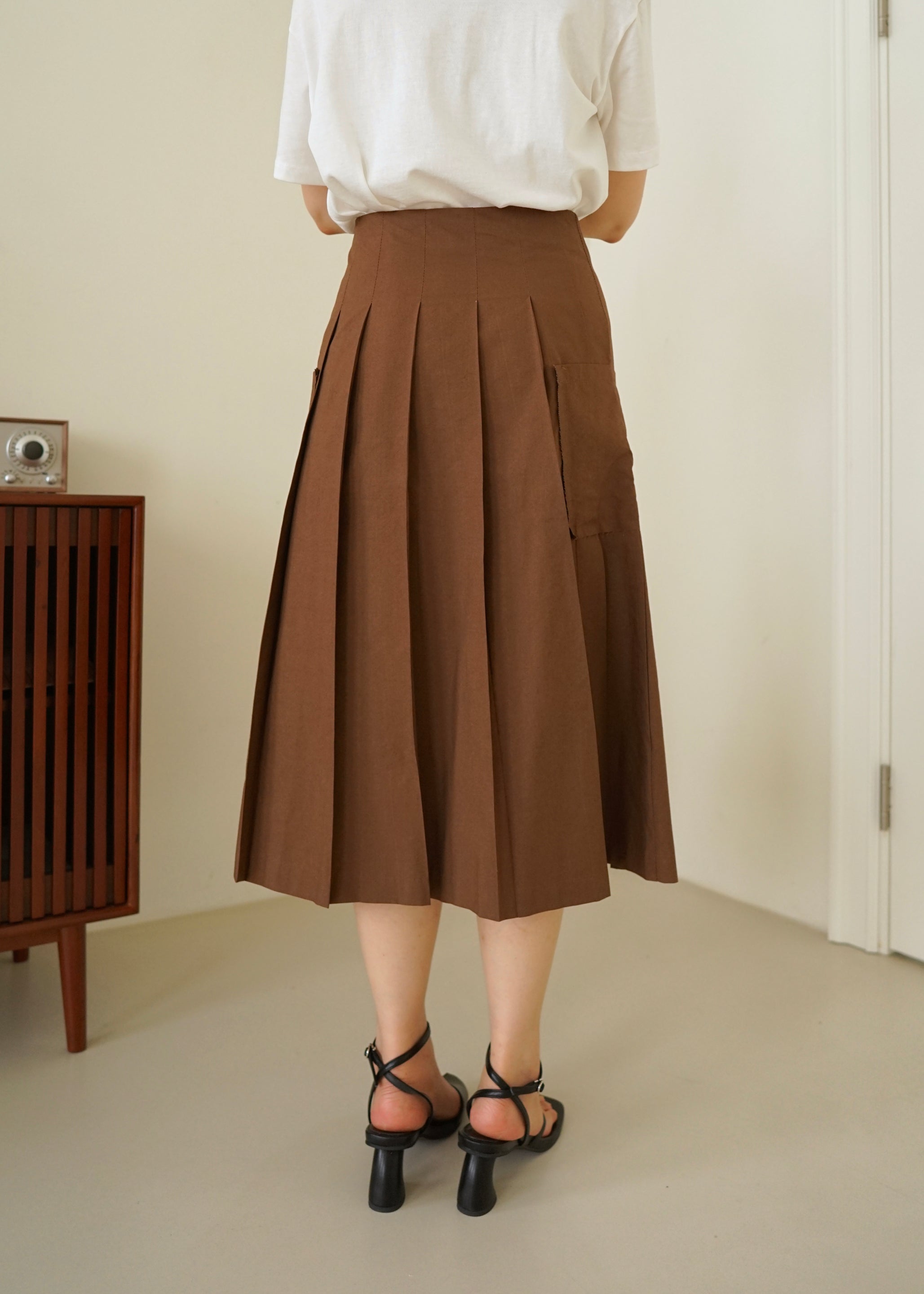 high-rise pleated midi skirt