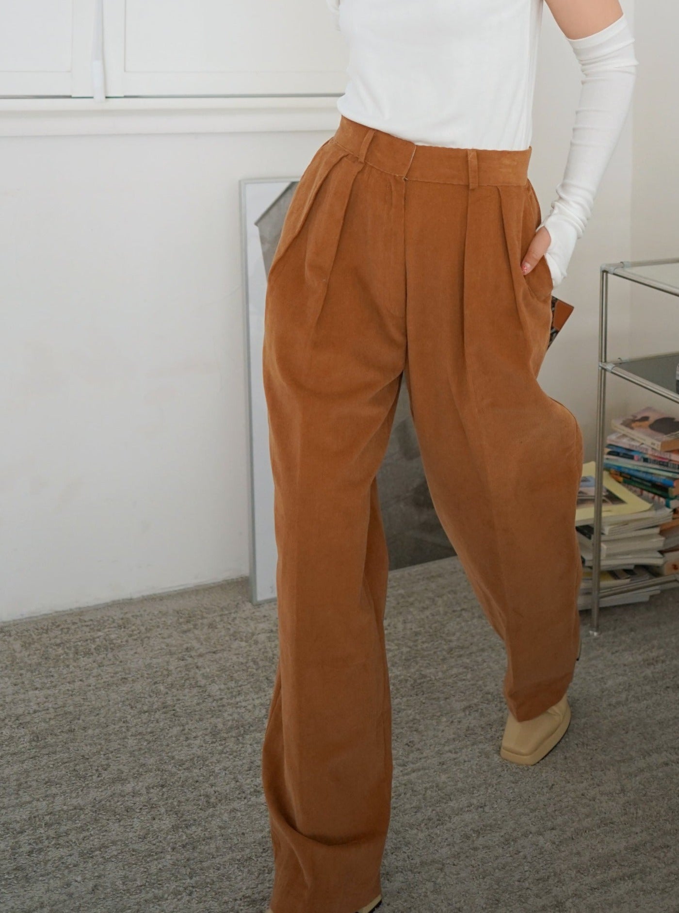 corduroy mid-waist pleated trousers (S)