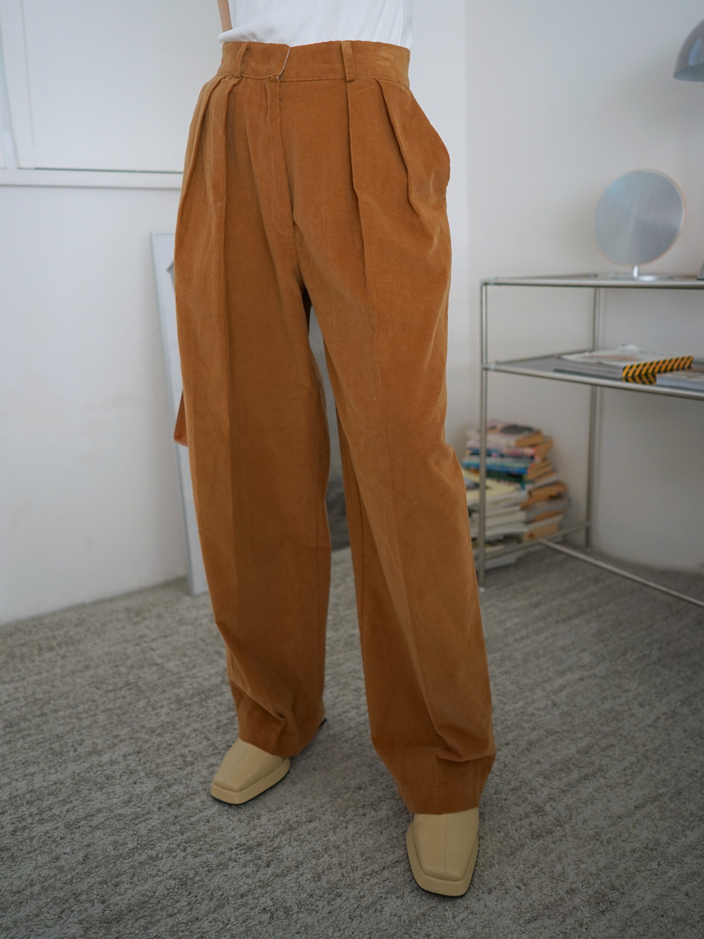 corduroy mid-waist pleated trousers (S)